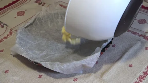 Pie dough in the baking dish Vídeo Stock 161008947