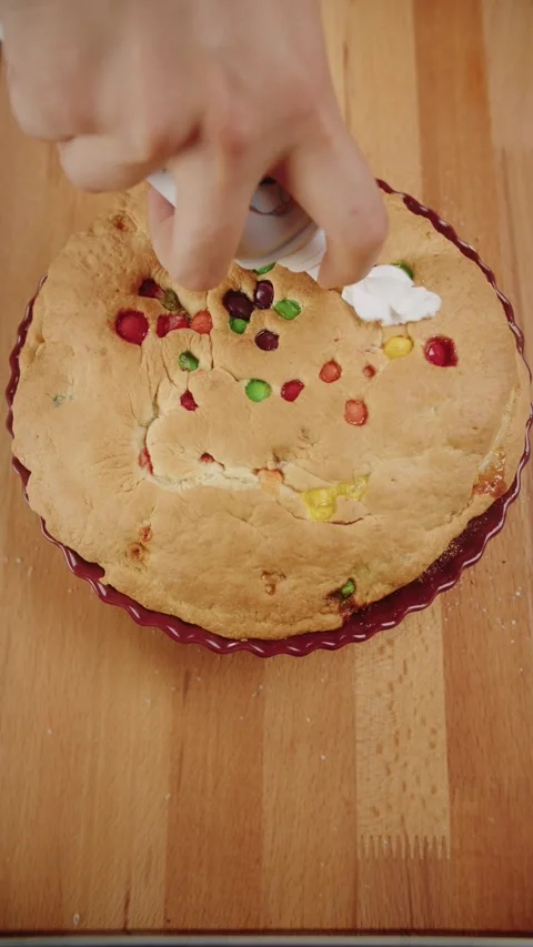 The Pie is Poured with Whipped Cream 動画素材 282007933