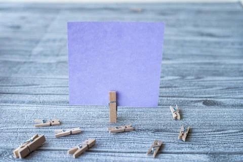 Piece Of Blank Square Note Surrounded By Laundry Clips Showing New Meaning Foto stock
