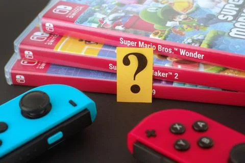 Piece of paper with a question mark on it and a stack of Nintendo Switch games Stock Photos