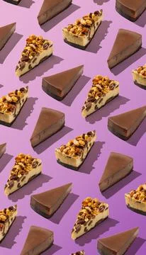 Piece slice cheesecake pattern on purple gradient background isolated Fotos Stock
