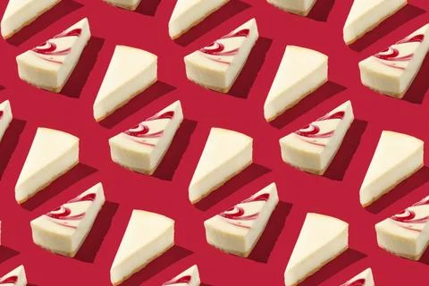 Piece slice cheesecake pattern on red background isolated Fotos de archivo