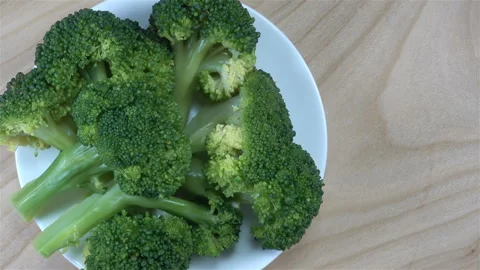 Pieces of broccoli cabbage on a plate close-up Video stock 140619038