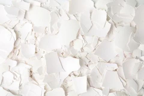 Pieces of broken eggshells as background, top view Foto stock