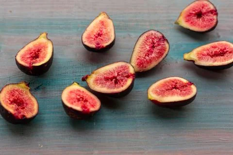 Pieces of fig on a table, ideal to recommend for some diets or meals Foto stock
