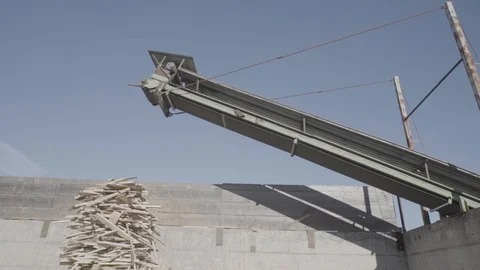 Pieces of planks falling down on a pile of planks 스톡 동영상 92318043