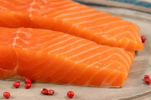 Pieces of raw salmon, close-up Fotos de archivo