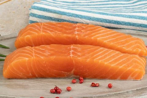Pieces of raw salmon, close-up Foto stock