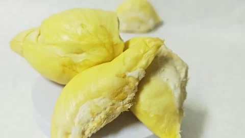 Pieces of yellow durian pulp. 스톡 동영상 339338222