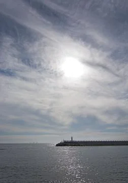 Pier and lighthouse backlight Foto stock