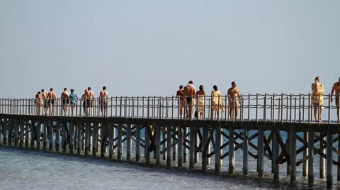 Pier with people Vídeo Stock 20537186