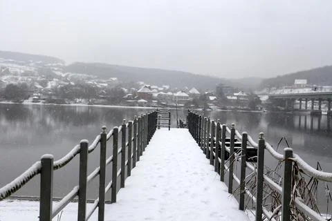 Pier on the river in the snow 库存照片