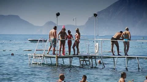 Pier with Tourists Vídeo Stock 10158234