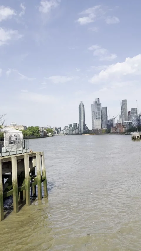 Pierce walk on river thames Vídeos de archivo 335962052