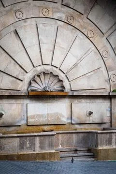Pigeon exploring the Monumental Fountain of Mouzinho da Silveira in Porto Stock Photos
