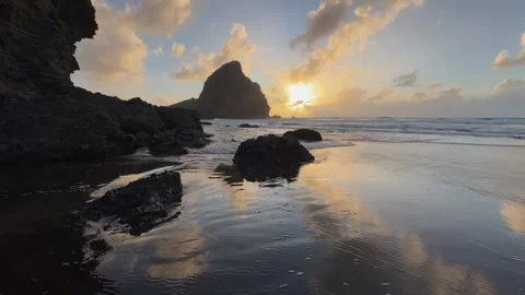 Piha beach sunset Video stock 321586517