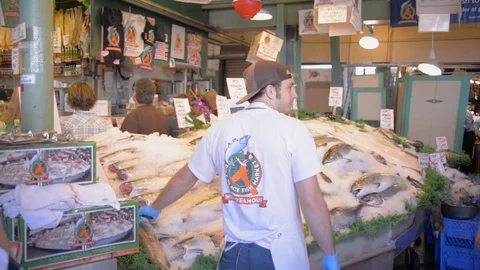 Pike place fish market throwing fish seattle Stock Footage 83397271