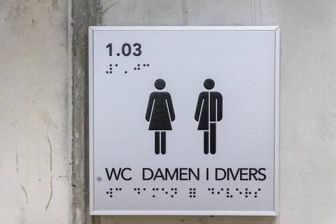  Piktogramme an DIVERSEN-Toiletten DEU/Brandenburg/Cottbus Â Wokeness bei .. Stock Photos