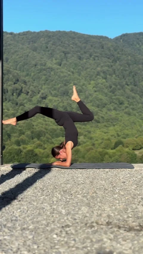 Pilates workout 動画素材 321795072