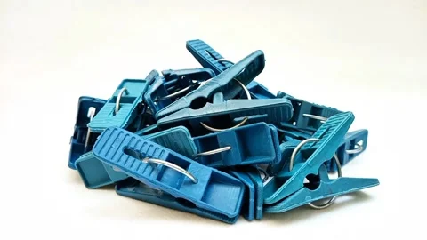 A pile of blue laundry clips rotating on the white background, plastic clips Stock-Footage 306038836