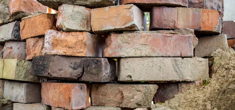 A pile of bricks on the backyard Stock-Fotos