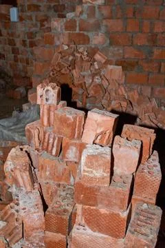 Pile of Bricks by an Old Brick Wall taken by an old building in St. Petersburg Foto stock