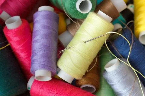 Pile of coloured bobbins of thread 库存照片