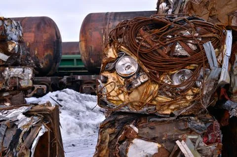 A pile of compressed cars in blocks for processing Foto stock