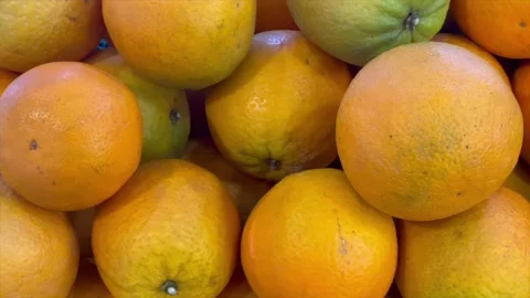 Pile of fresh sweet oranges at fruit market Stock Footage 340485677