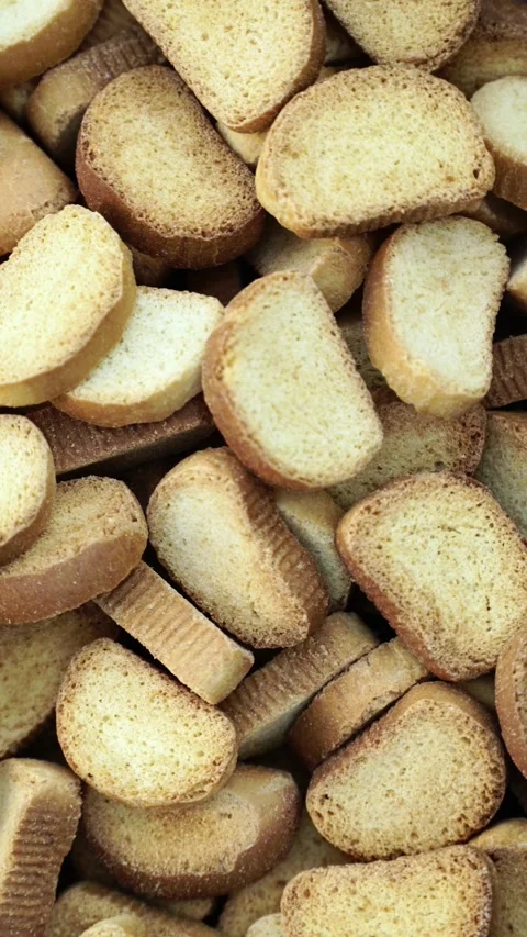 Pile of golden crispy toasted bread rusks and slices with porous texture. Video stock 342296722