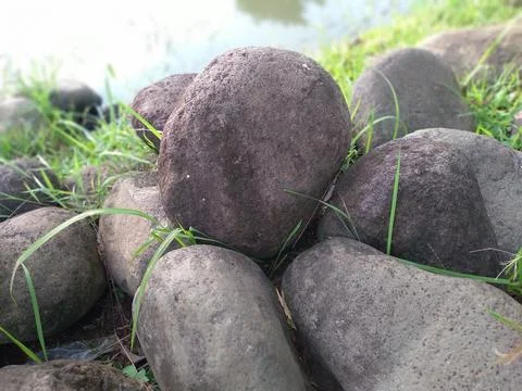 A pile of large rocks with a smooth texture and gray color Fotos Stock