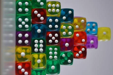 Pile of multiple coloured plastic arcylic d6 six sided die dice variable focus Foto stock