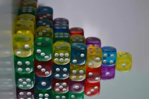 Pile of multiple coloured plastic arcylic d6 six sided die dice variable focus Foto stock