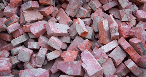 Pile of old, used clay bricks Видео 147620636