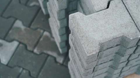 Pile of paving sett waiting to be put on the ground Vidéo 148786864