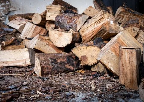 Pile of pine heap firewoods in a stack. Nutural wood for winter fuel at home 스톡 사진