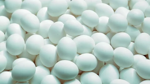 A pile of raw eggs Видео 52860970