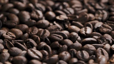 Pile of roasted coffee beans in motion Video stock 119290782