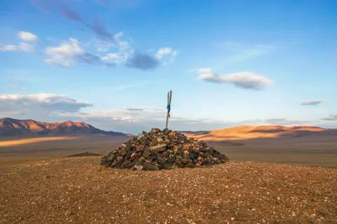 Pile of stones serving as a reference point on  mountain road Foto stock