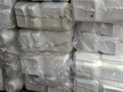 Pile of white expanded polystyrene or Styrofoam, food containers or packagi.. Stock Photos