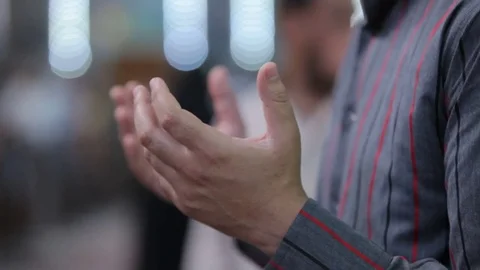 A pilgrim prays and cries in great emotion at Al-Hussein Shrine in Karbala Stock Footage
