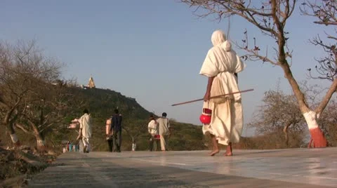 Pilgrimage towards an Indian temple complex Stock Footage 11018705