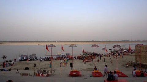 Pilgrims at Assi Ghat 스톡 동영상 103417805