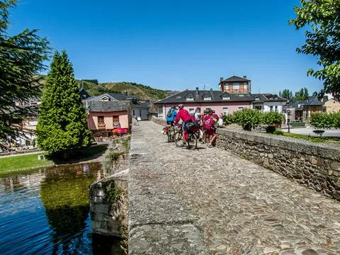 Pilgrims on the bridge of Molinaseca Stock Photos