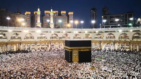 Pilgrims doing tawaf Stock Footage 119669355