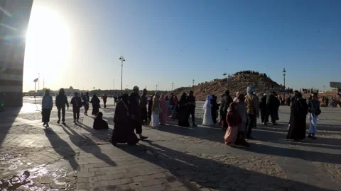 Pilgrims at Mount Uhud Landmark Vídeo Stock 329065382