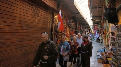 Pilgrims in Old City Jerusalem Vídeos de archivo 60954507
