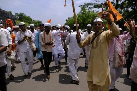 Pilgrims or warkari procession during Pandarpur Wari Stock-Fotos