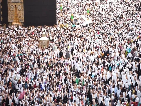 Pilgrims is performing rituals Stock Footage 110084602