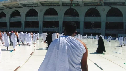Pilgrims performing umrah 스톡 동영상 210805814